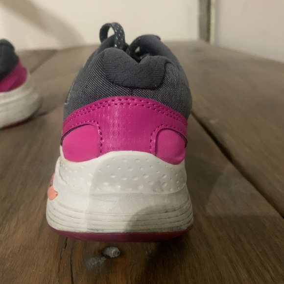 Sketchers size 6 arch support women’s shoes. - Picture 5 of 12